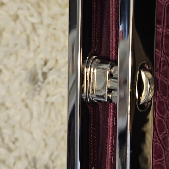 Crocodile Embossed Pink Wallet - Picture 6 of 9